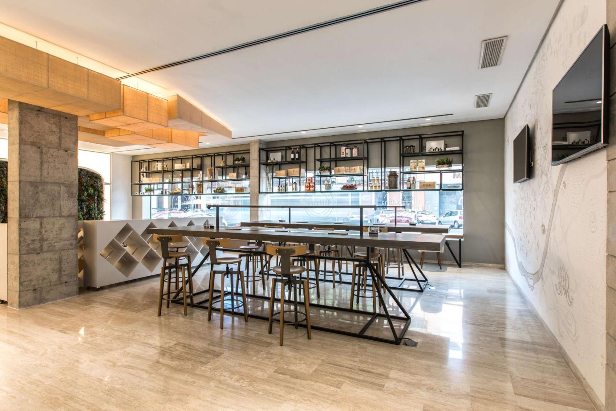 Nh Plaza De Armas Hotel 4*